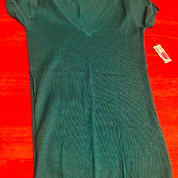 Tops - Picture 3 of 5